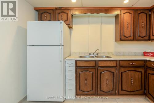 77 Monmore Road, London, ON - Indoor Photo Showing Kitchen With Double Sink