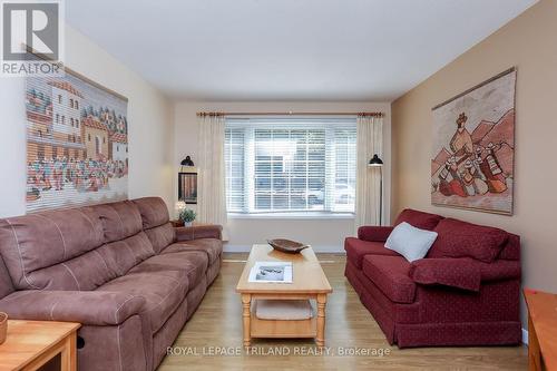 77 Monmore Road, London, ON - Indoor Photo Showing Living Room