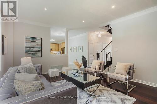 61 Grand Oak Drive, Richmond Hill, ON - Indoor Photo Showing Living Room