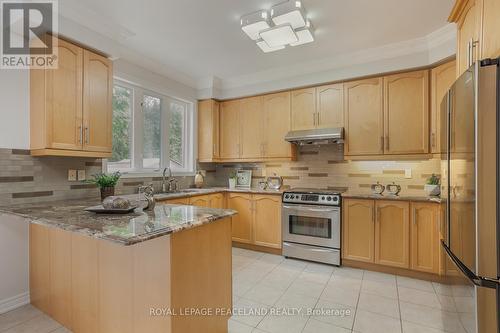 61 Grand Oak Drive, Richmond Hill, ON - Indoor Photo Showing Kitchen