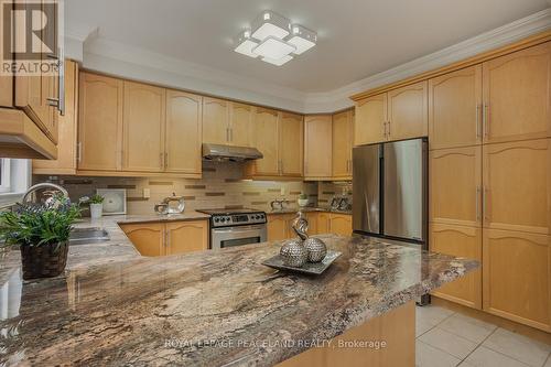 61 Grand Oak Drive, Richmond Hill, ON - Indoor Photo Showing Kitchen With Double Sink