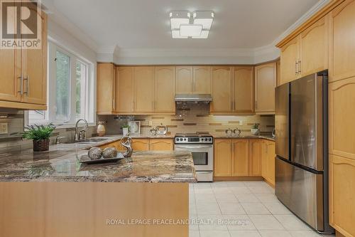 61 Grand Oak Drive, Richmond Hill, ON - Indoor Photo Showing Kitchen