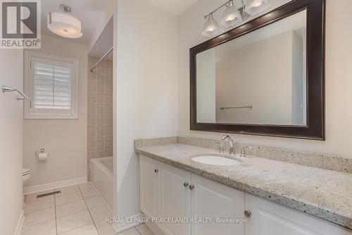 61 Grand Oak Drive, Richmond Hill, ON - Indoor Photo Showing Bathroom