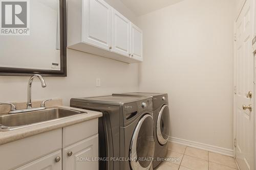 61 Grand Oak Drive, Richmond Hill, ON - Indoor Photo Showing Laundry Room