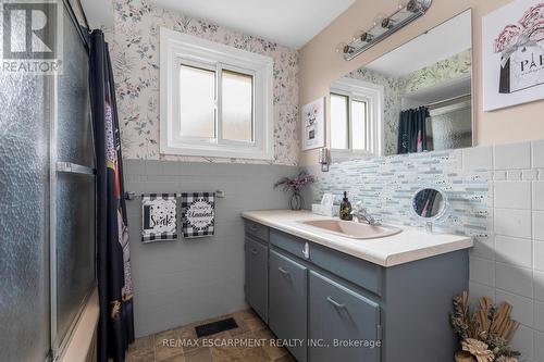 63 Honeywell Drive, Hamilton (Riverdale), ON - Indoor Photo Showing Bathroom