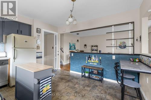 63 Honeywell Drive, Hamilton (Riverdale), ON - Indoor Photo Showing Kitchen