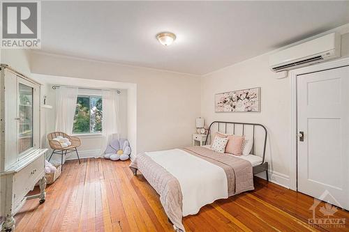 28 Grove Avenue, Ottawa, ON - Indoor Photo Showing Bedroom