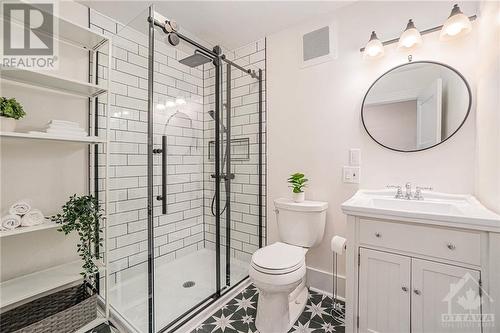 28 Grove Avenue, Ottawa, ON - Indoor Photo Showing Bathroom