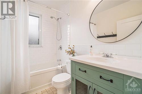 28 Grove Avenue, Ottawa, ON - Indoor Photo Showing Bathroom