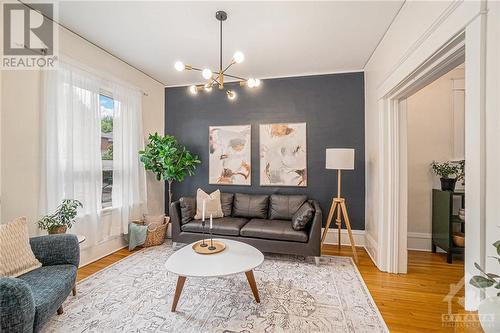 28 Grove Avenue, Ottawa, ON - Indoor Photo Showing Living Room