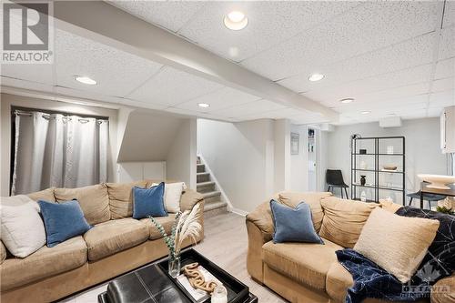 16 Tyrrell Place, Ottawa, ON - Indoor Photo Showing Living Room