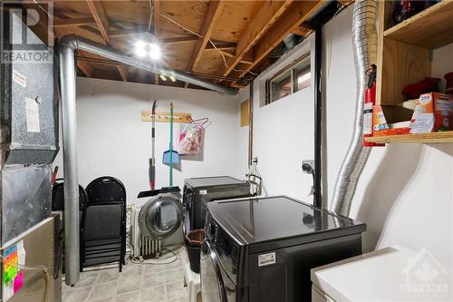 16 Tyrrell Place, Ottawa, ON - Indoor Photo Showing Laundry Room