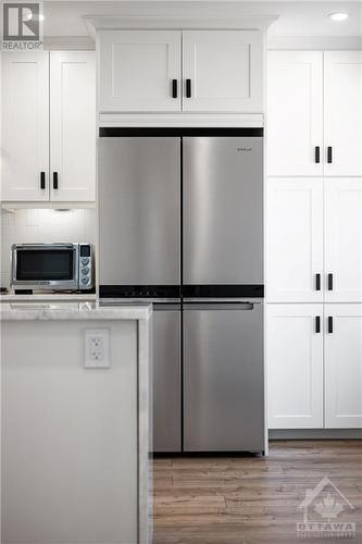 16 Tyrrell Place, Ottawa, ON - Indoor Photo Showing Kitchen