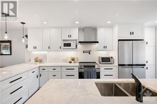 16 Tyrrell Place, Ottawa, ON - Indoor Photo Showing Kitchen With Double Sink With Upgraded Kitchen