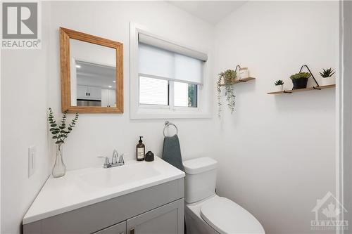 16 Tyrrell Place, Ottawa, ON - Indoor Photo Showing Bathroom