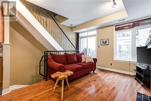 420 Nepean Street Unit#E, Ottawa, ON - Indoor Photo Showing Living Room