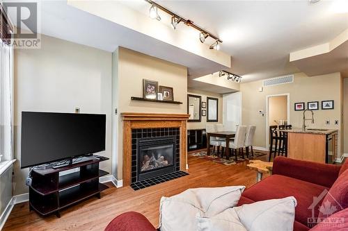 420 Nepean Street Unit#E, Ottawa, ON - Indoor Photo Showing Living Room With Fireplace