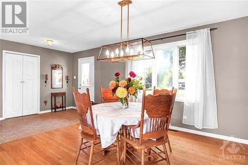 10551 Maurice Street, Mountain, ON - Indoor Photo Showing Dining Room