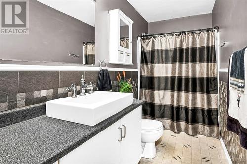 10551 Maurice Street, Mountain, ON - Indoor Photo Showing Bathroom