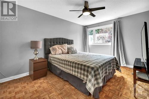 79 Hobart Crescent, Ottawa, ON - Indoor Photo Showing Bedroom