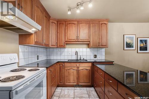 1507 G Avenue N, Saskatoon, SK - Indoor Photo Showing Kitchen