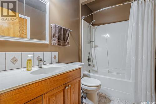 1507 G Avenue N, Saskatoon, SK - Indoor Photo Showing Bathroom