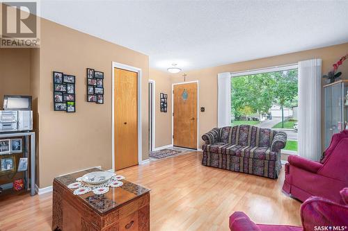 1507 G Avenue N, Saskatoon, SK - Indoor Photo Showing Living Room