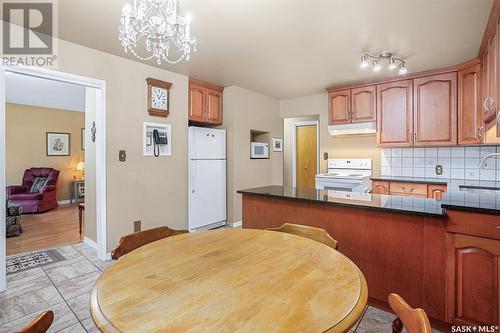 1507 G Avenue N, Saskatoon, SK - Indoor Photo Showing Kitchen