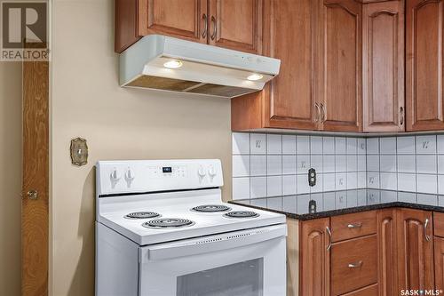 1507 G Avenue N, Saskatoon, SK - Indoor Photo Showing Kitchen