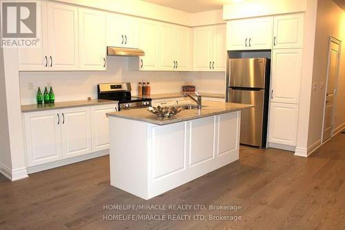 94 Bermondsey Way, Brampton, ON - Indoor Photo Showing Kitchen