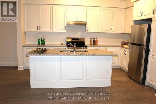 94 Bermondsey Way, Brampton, ON - Indoor Photo Showing Kitchen