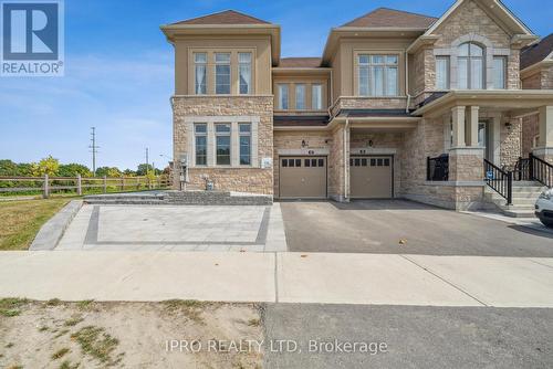 42 Prunella Crescent, East Gwillimbury, ON - Outdoor With Facade