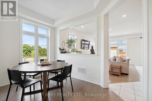 42 Prunella Crescent, East Gwillimbury, ON - Indoor Photo Showing Dining Room