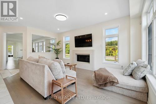 42 Prunella Crescent, East Gwillimbury (Holland Landing), ON - Indoor Photo Showing Living Room With Fireplace