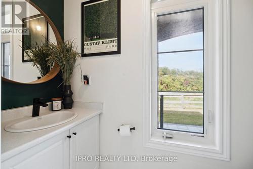 42 Prunella Crescent, East Gwillimbury (Holland Landing), ON - Indoor Photo Showing Bathroom