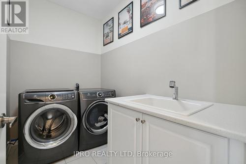 42 Prunella Crescent, East Gwillimbury, ON - Indoor Photo Showing Laundry Room