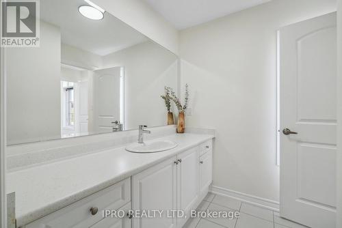 42 Prunella Crescent, East Gwillimbury, ON - Indoor Photo Showing Bathroom