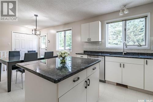 110 Hogg Crescent, Saskatoon, SK - Indoor Photo Showing Kitchen