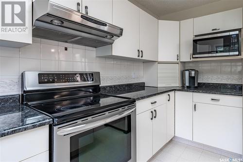 110 Hogg Crescent, Saskatoon, SK - Indoor Photo Showing Kitchen