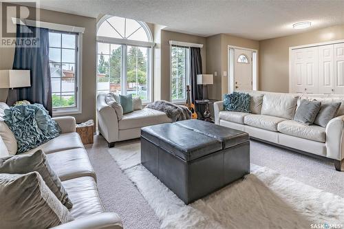 110 Hogg Crescent, Saskatoon, SK - Indoor Photo Showing Living Room