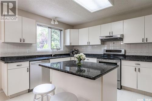 110 Hogg Crescent, Saskatoon, SK - Indoor Photo Showing Kitchen