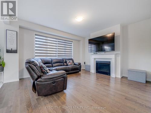 26 Lillian Way, Haldimand, ON - Indoor Photo Showing Living Room With Fireplace