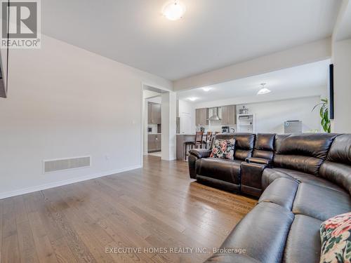 26 Lillian Way, Haldimand, ON - Indoor Photo Showing Living Room