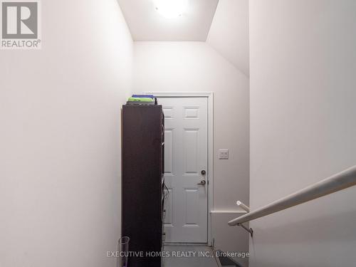 26 Lillian Way, Haldimand, ON - Indoor Photo Showing Other Room