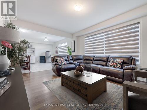 26 Lillian Way, Haldimand, ON - Indoor Photo Showing Living Room