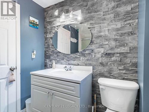 153 Elgin Street E, Oshawa, ON - Indoor Photo Showing Bathroom