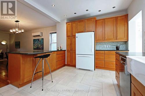 188 Pape Avenue, Toronto, ON - Indoor Photo Showing Kitchen