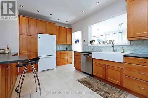 188 Pape Avenue, Toronto, ON - Indoor Photo Showing Kitchen