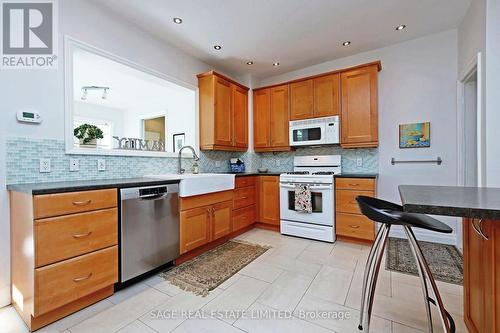 188 Pape Avenue, Toronto, ON - Indoor Photo Showing Kitchen