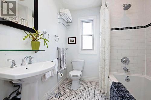 188 Pape Avenue, Toronto, ON - Indoor Photo Showing Bathroom